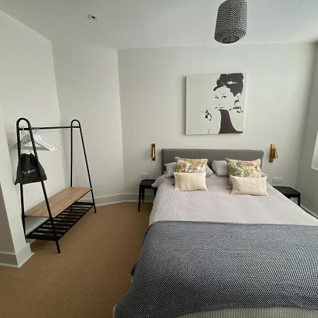 May Road, Stylish Townhouse تويكنهام المظهر الخارجي الصورة