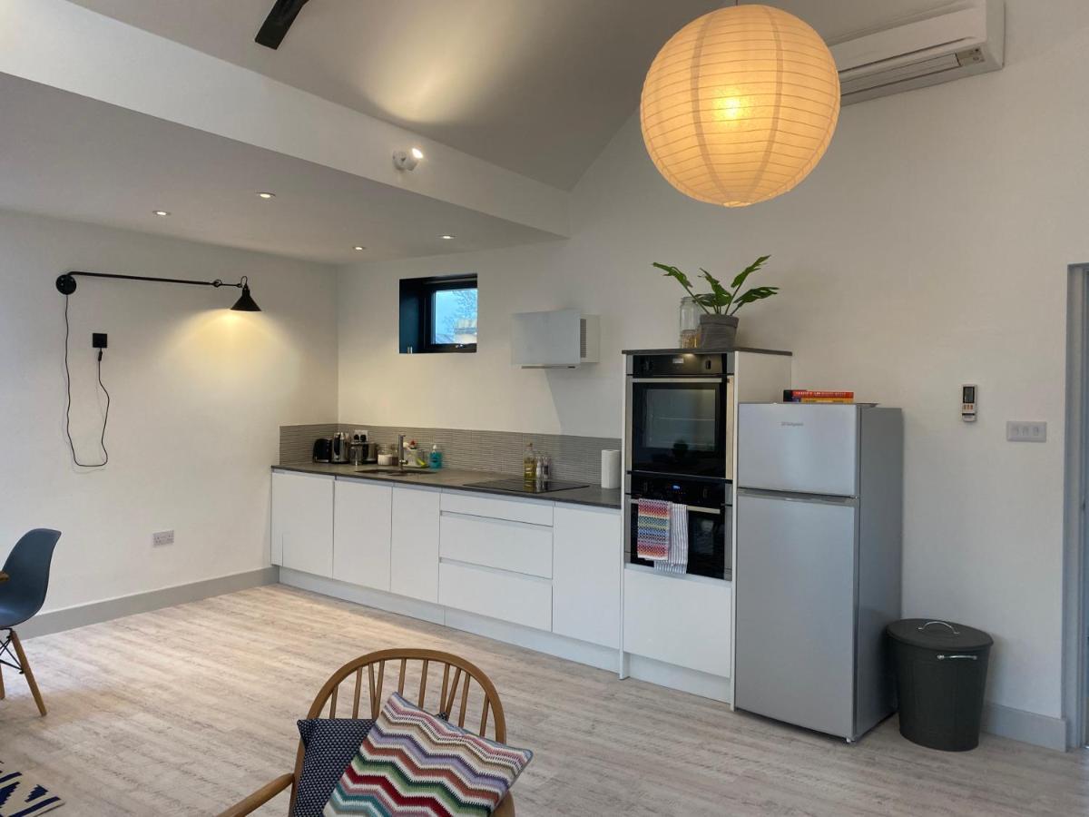May Road, Stylish Townhouse تويكنهام المظهر الخارجي الصورة